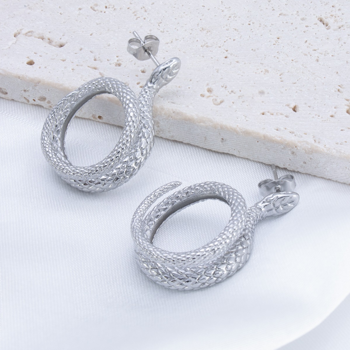 1 Pair Cute Simple Style Snake Plating Stainless Steel Ear Studs display picture 3