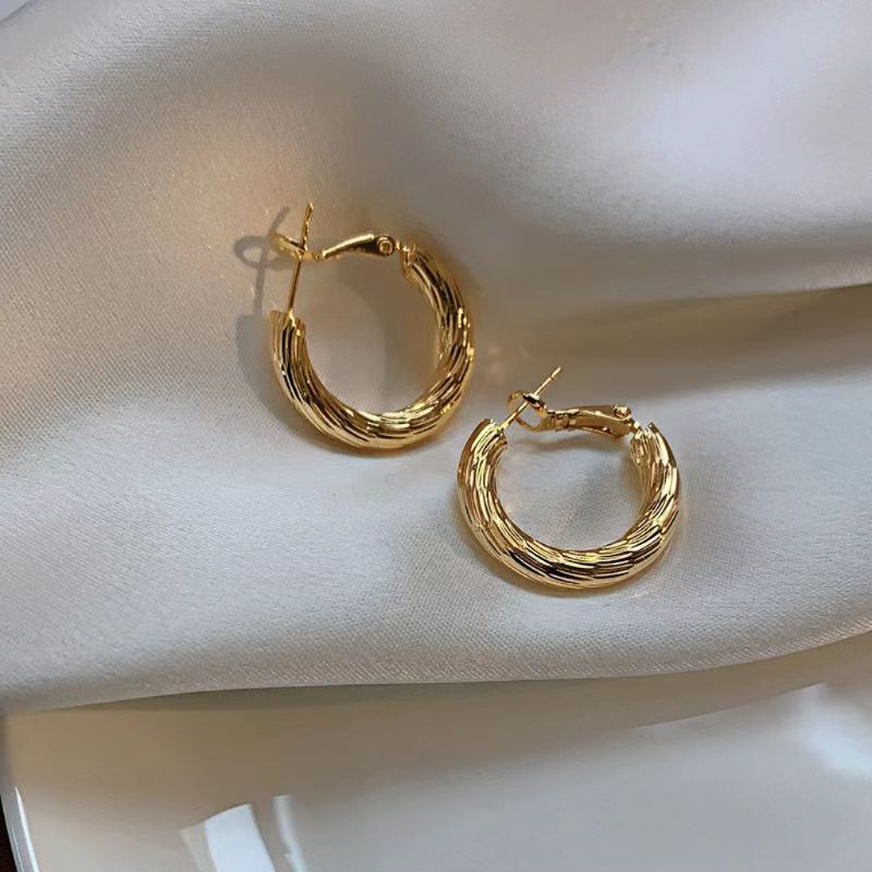 1 Par Retro Forma De C Enchapado Acero Inoxidable Chapado En Oro De 18 Quilates. Aretes display picture 2