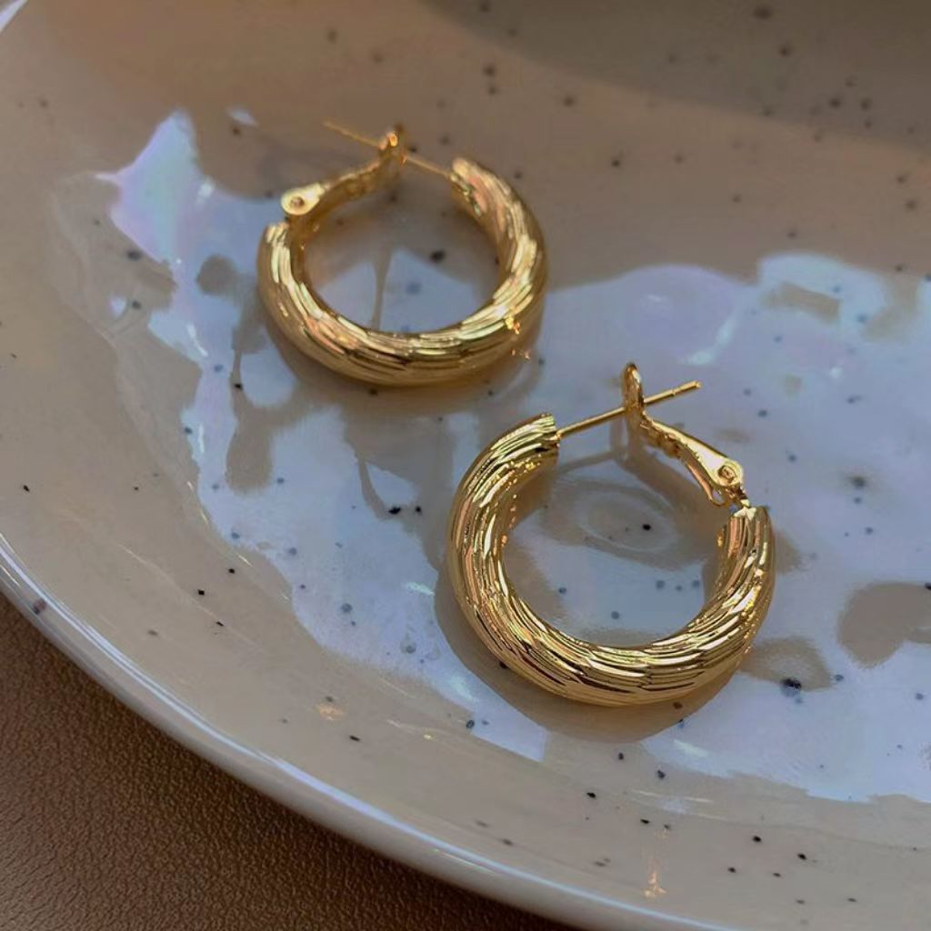 1 Pair Retro C Shape Plating Stainless Steel 18k Gold Plated Earrings display picture 3