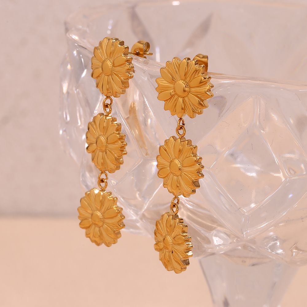1 Pair Vintage Style Simple Style Classic Style Flower Plating Stainless Steel 18k Gold Plated Drop Earrings display picture 4