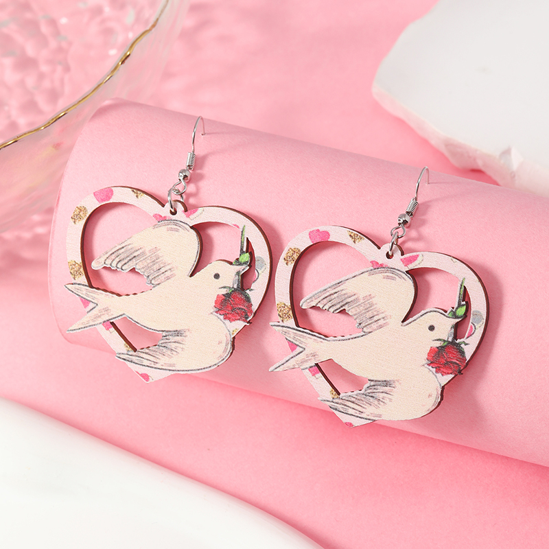 1 Pair Cute Romantic Moon Heart Shape Key Wood No Inlaid Ear Hook display picture 1