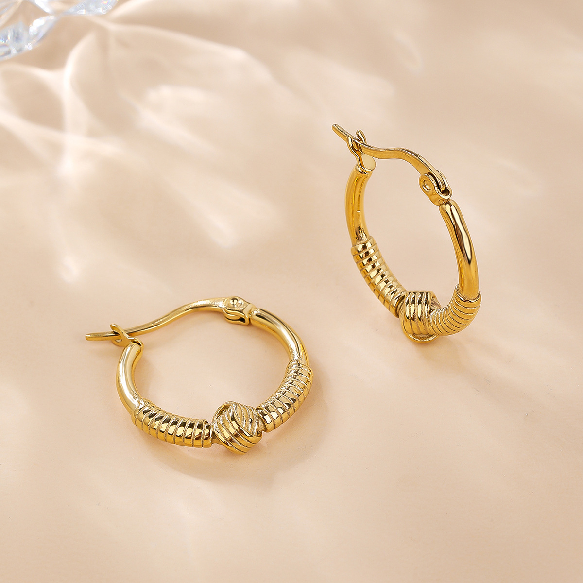 1 Pair Simple Style Classic Style Solid Color Plating Titanium Steel 18k Gold Plated Hoop Earrings display picture 3