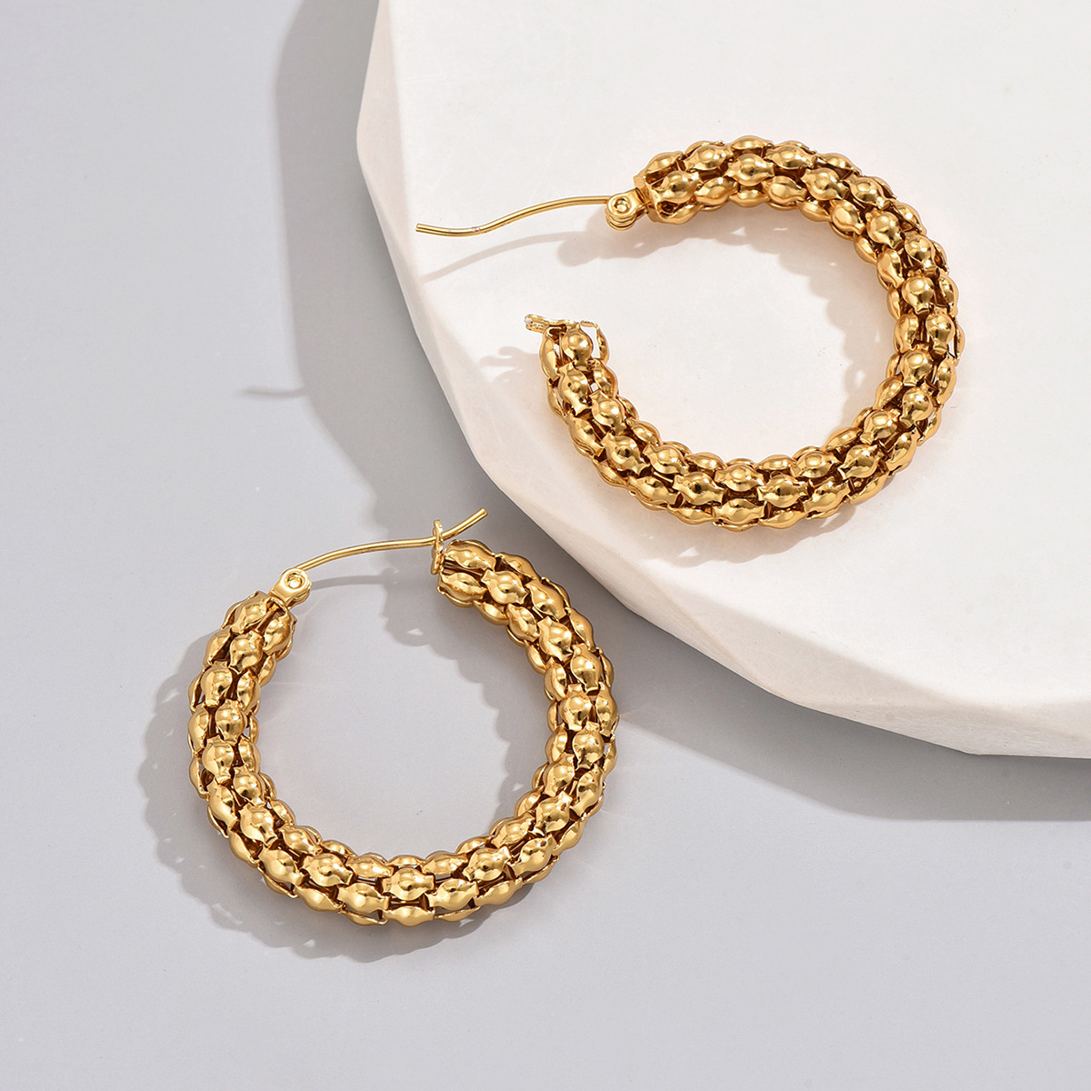 1 Pair Simple Style Classic Style Solid Color Plating Titanium Steel 18k Gold Plated Hoop Earrings display picture 2