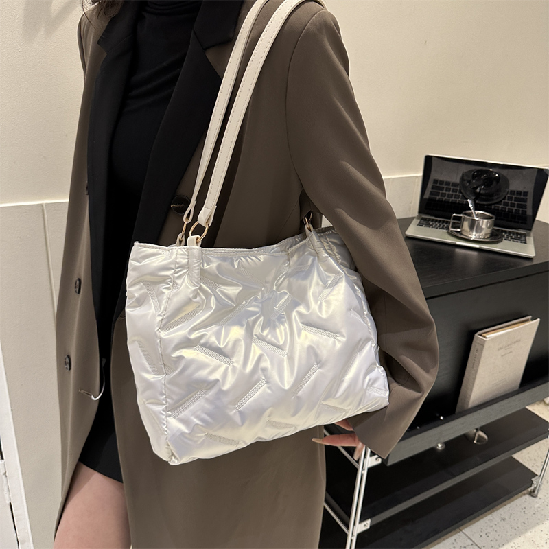 Women's Water Repellent Solid Color Classic Style Square Zipper Shoulder Bag display picture 8