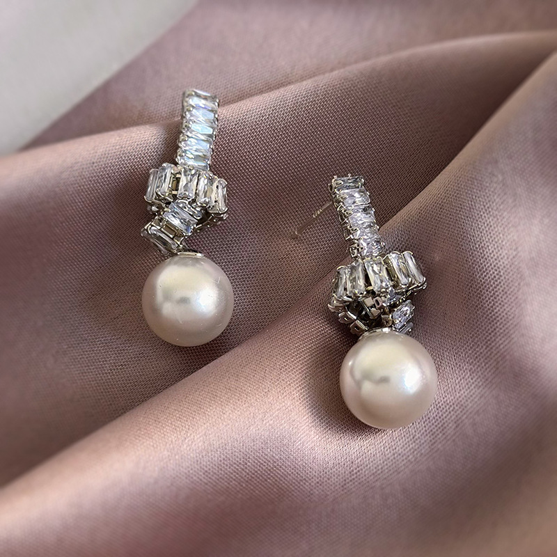 1 Pair Simple Style Commute Solid Color Plating Inlay Imitation Pearl Alloy Zircon White Gold Plated Drop Earrings display picture 2