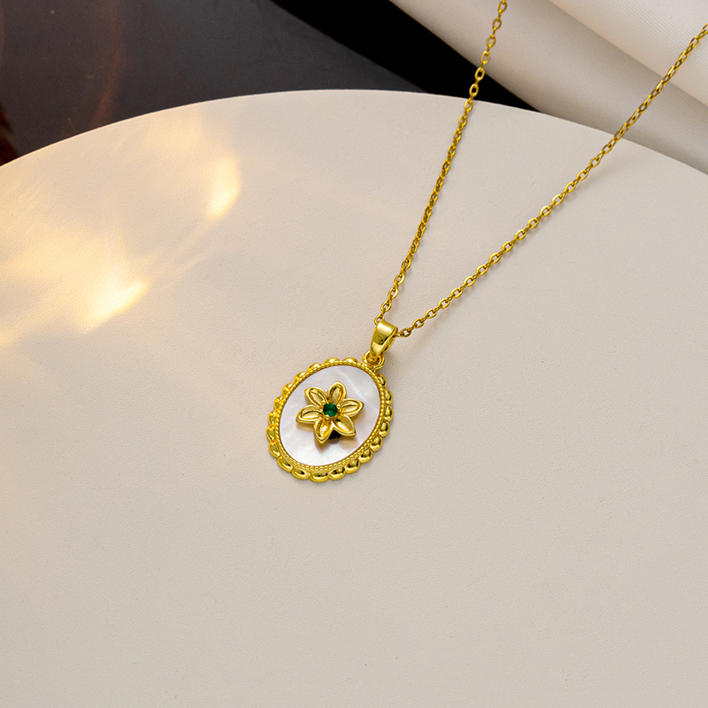 Simple Style Geometric Flower Stainless Steel Shell Titanium Steel 18k Gold Plated Pendant Necklace display picture 3