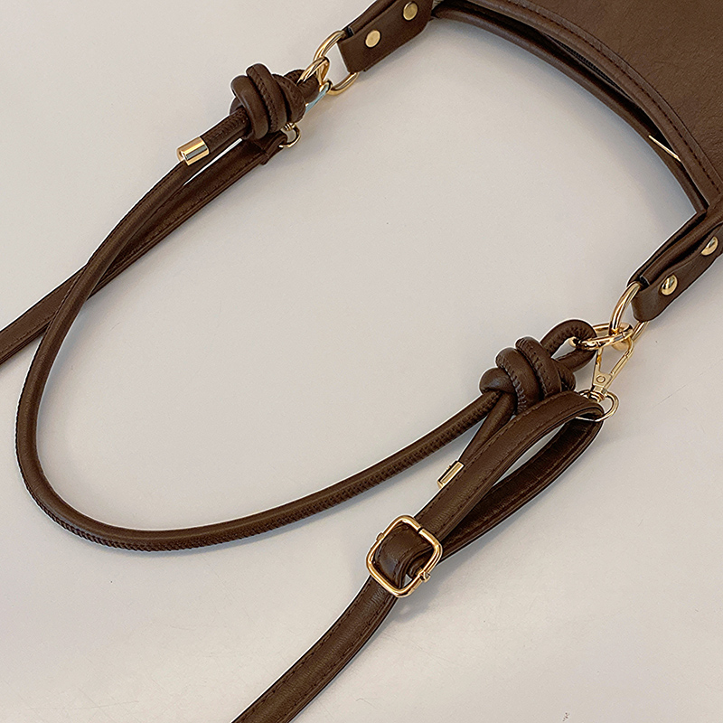 Women's Pu Leather Solid Color Basic Vintage Style Sewing Thread Square Zipper Shoulder Bag Square Bag display picture 7