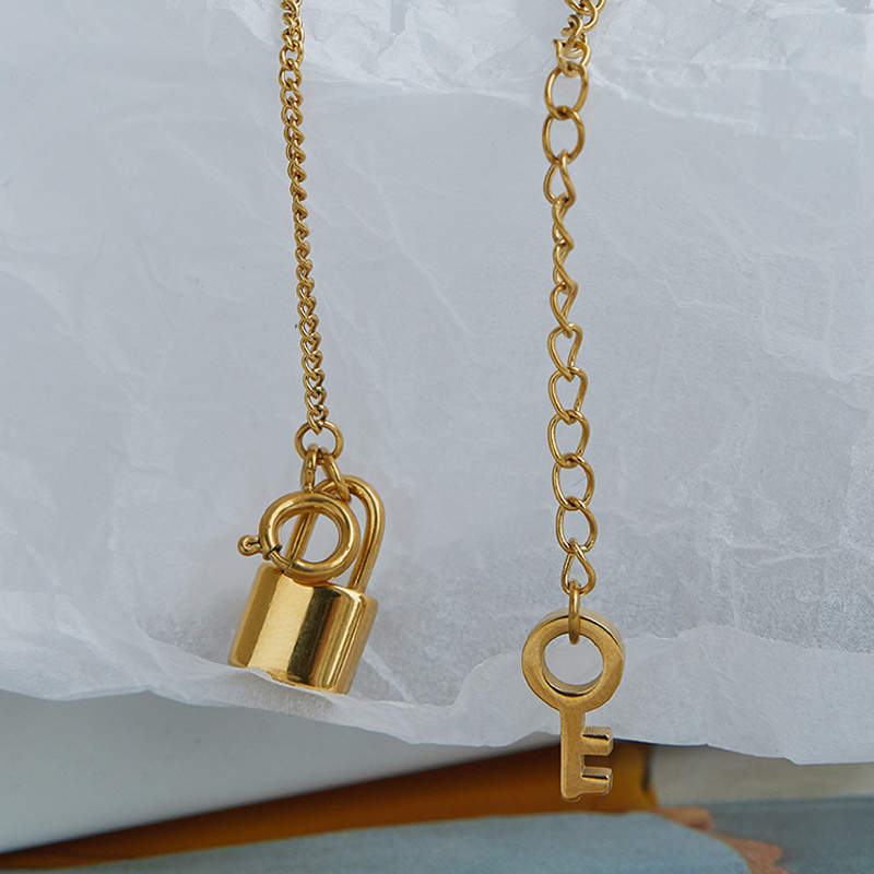 Edelstahl 304 18 Karat Vergoldet Lässig Einfacher Stil Überzug Schlüssel Sperren Halskette Mit Anhänger display picture 3