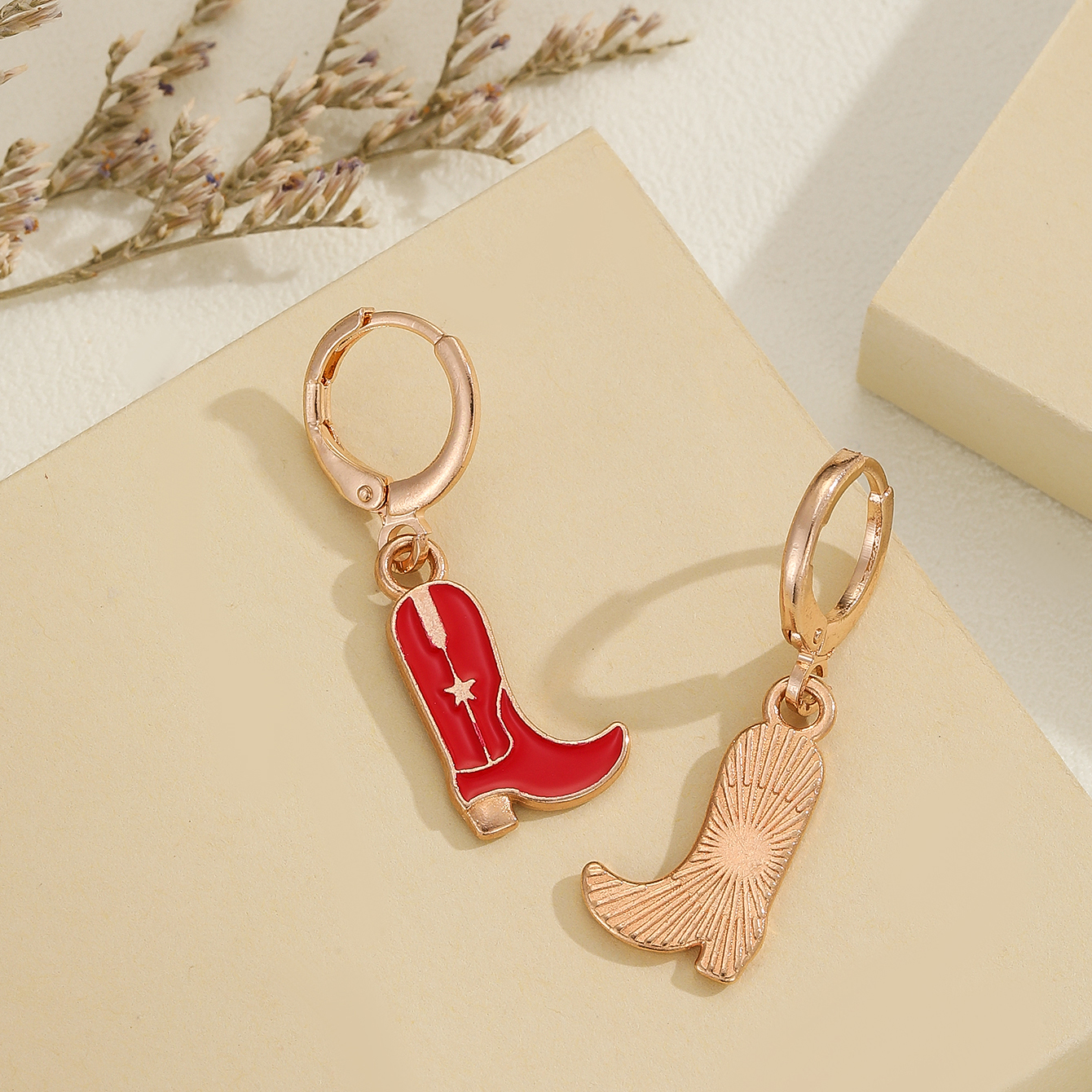 1 Pair Simple Style Commute Boots Enamel Plating Alloy Gold Plated Drop Earrings display picture 4