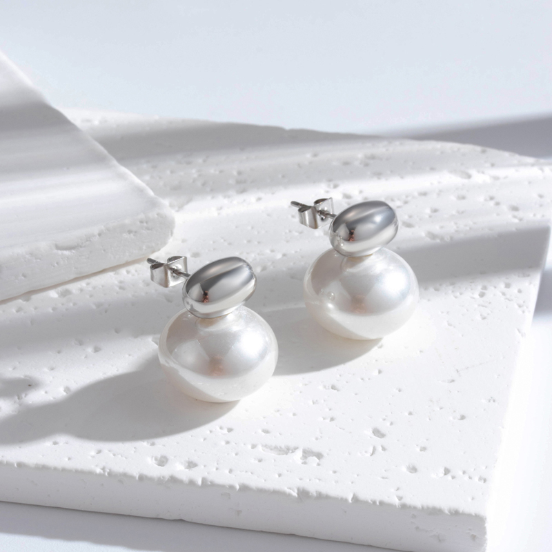 1 Pair Basic Modern Style Circle Pearl Plating Stainless Steel 18k Gold Plated Earrings display picture 3