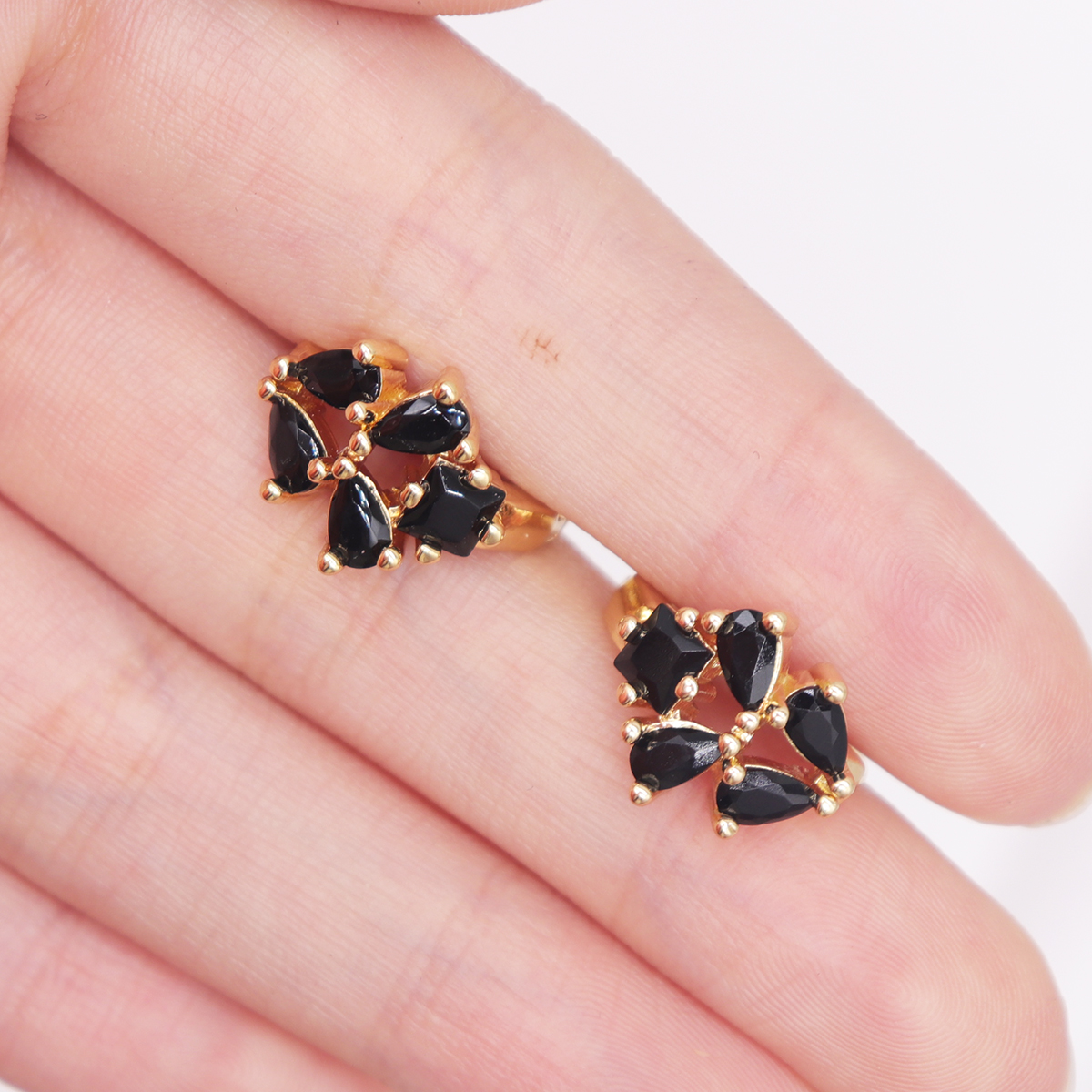 1 Pair Simple Style Shiny Geometric Plating Inlay Alloy Rhinestones Zircon Gold Plated Earrings display picture 3