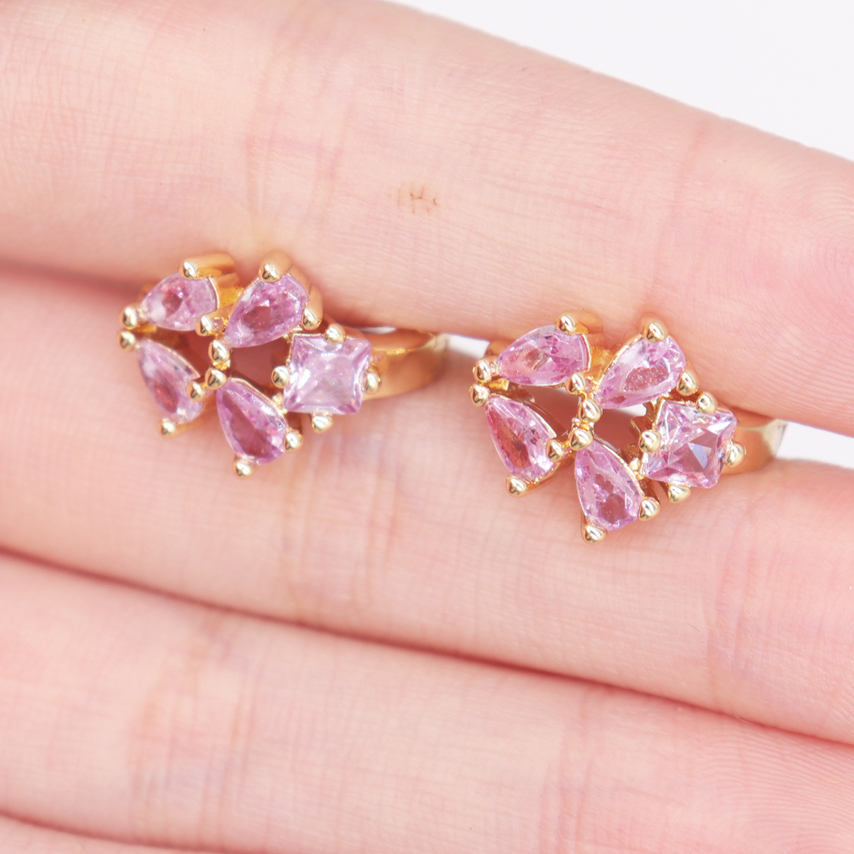 1 Pair Simple Style Shiny Geometric Plating Inlay Alloy Rhinestones Zircon Gold Plated Earrings display picture 6