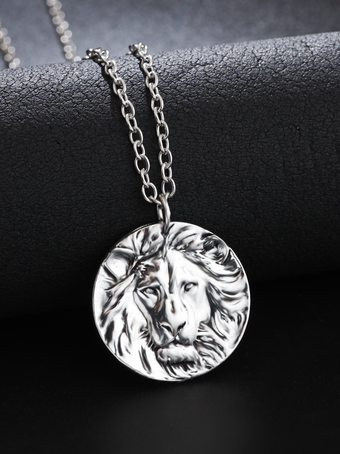 Simple Style Lion Alloy Plating Silver Plated Unisex Pendant Necklace display picture 2