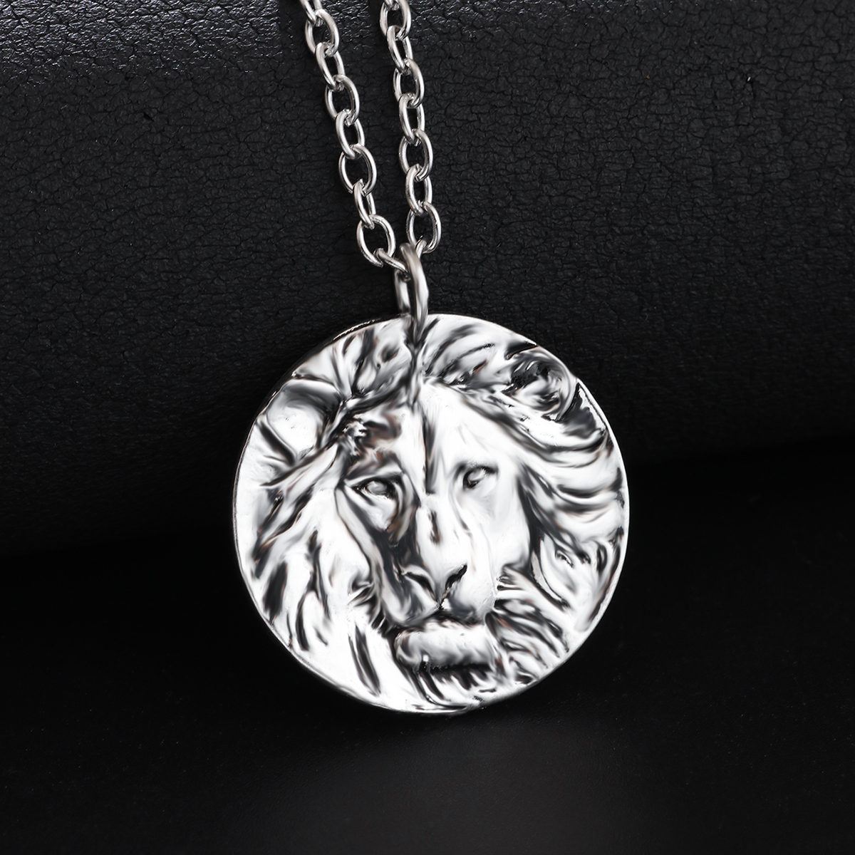 Simple Style Lion Alloy Plating Silver Plated Unisex Pendant Necklace display picture 1