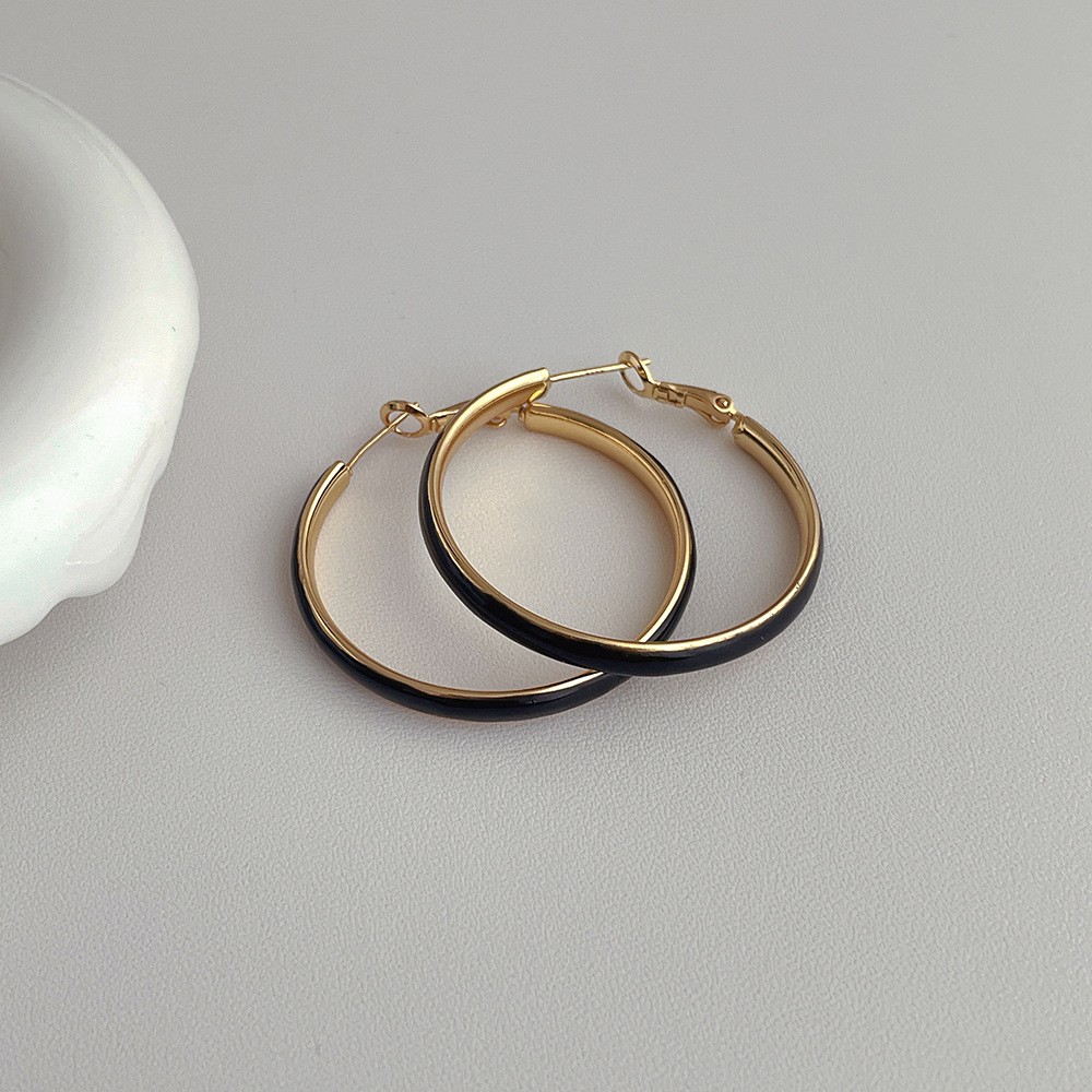 1 Piece Vintage Style Simple Style Solid Color Enamel Plating Hollow Out Copper 18k Gold Plated Hoop Earrings display picture 5