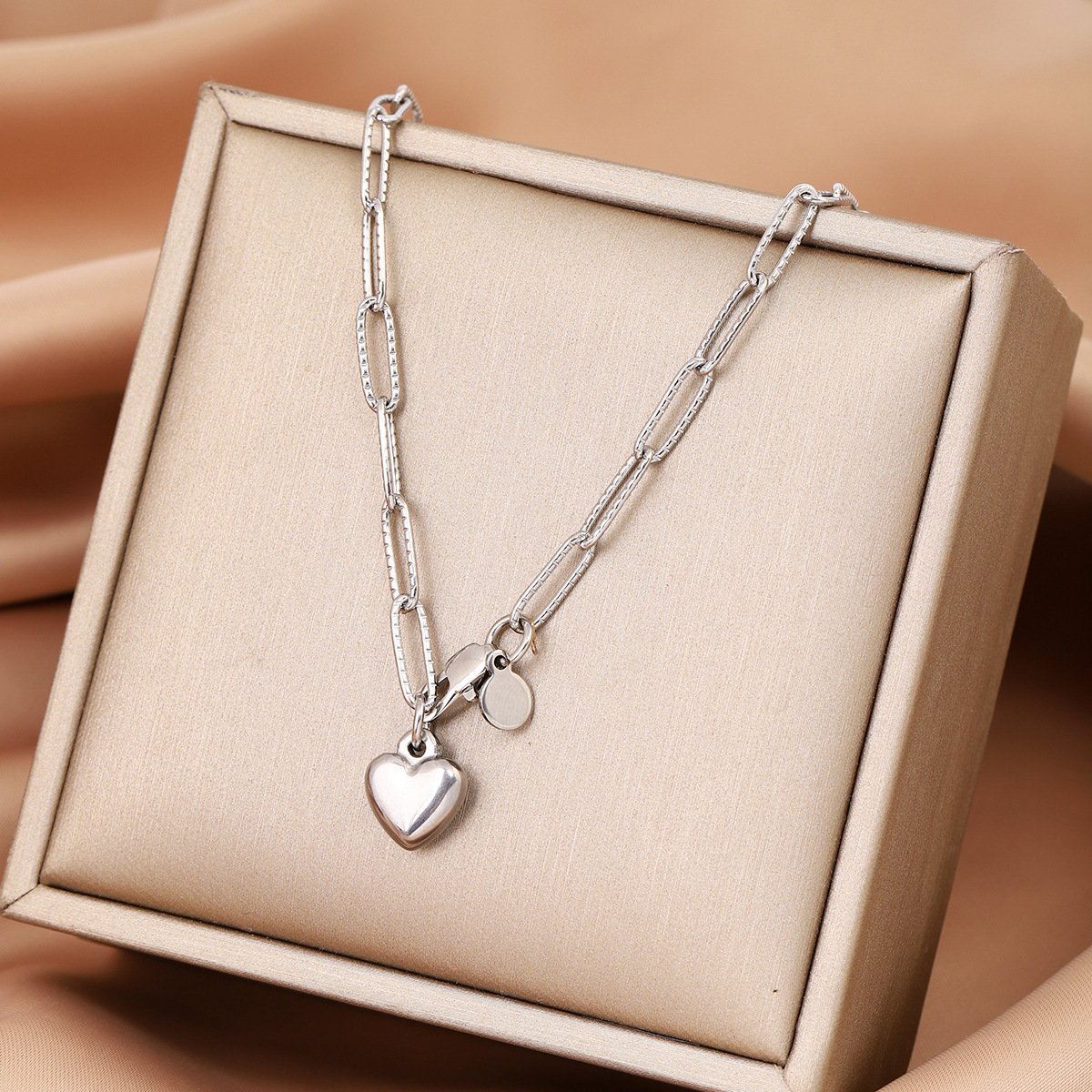 Romantic Heart Shape Stainless Steel Handmade Pendant Necklace display picture 2