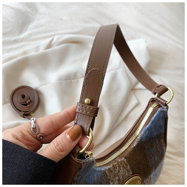 Women's Woolen Plaid Basic Vintage Style Sewing Thread Dumpling Shape Zipper Shoulder Bag Underarm Bag display picture 8