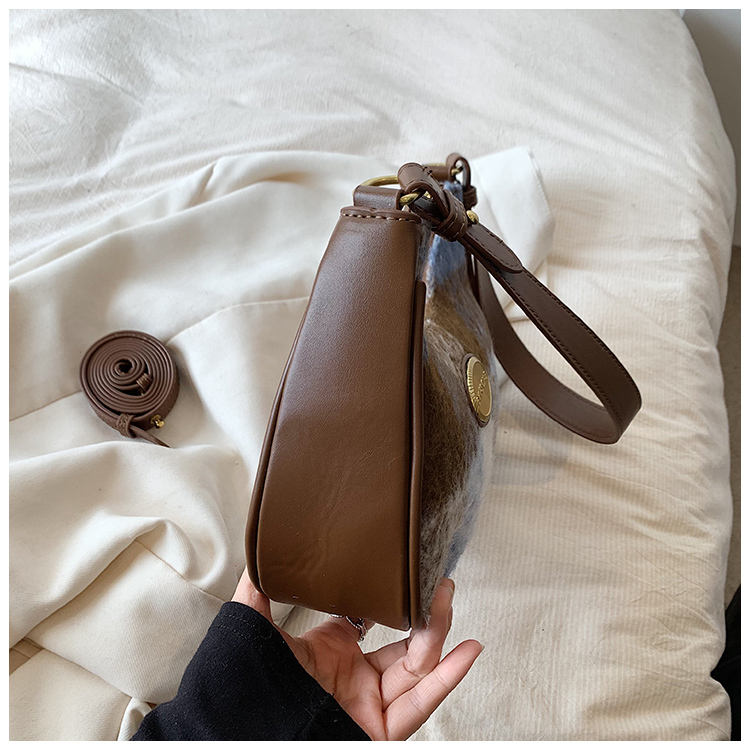 Women's Woolen Plaid Basic Vintage Style Sewing Thread Dumpling Shape Zipper Shoulder Bag Underarm Bag display picture 7