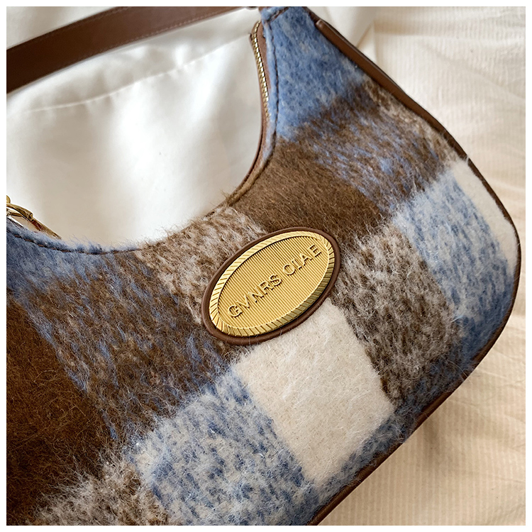 Women's Woolen Plaid Basic Vintage Style Sewing Thread Dumpling Shape Zipper Shoulder Bag Underarm Bag display picture 4