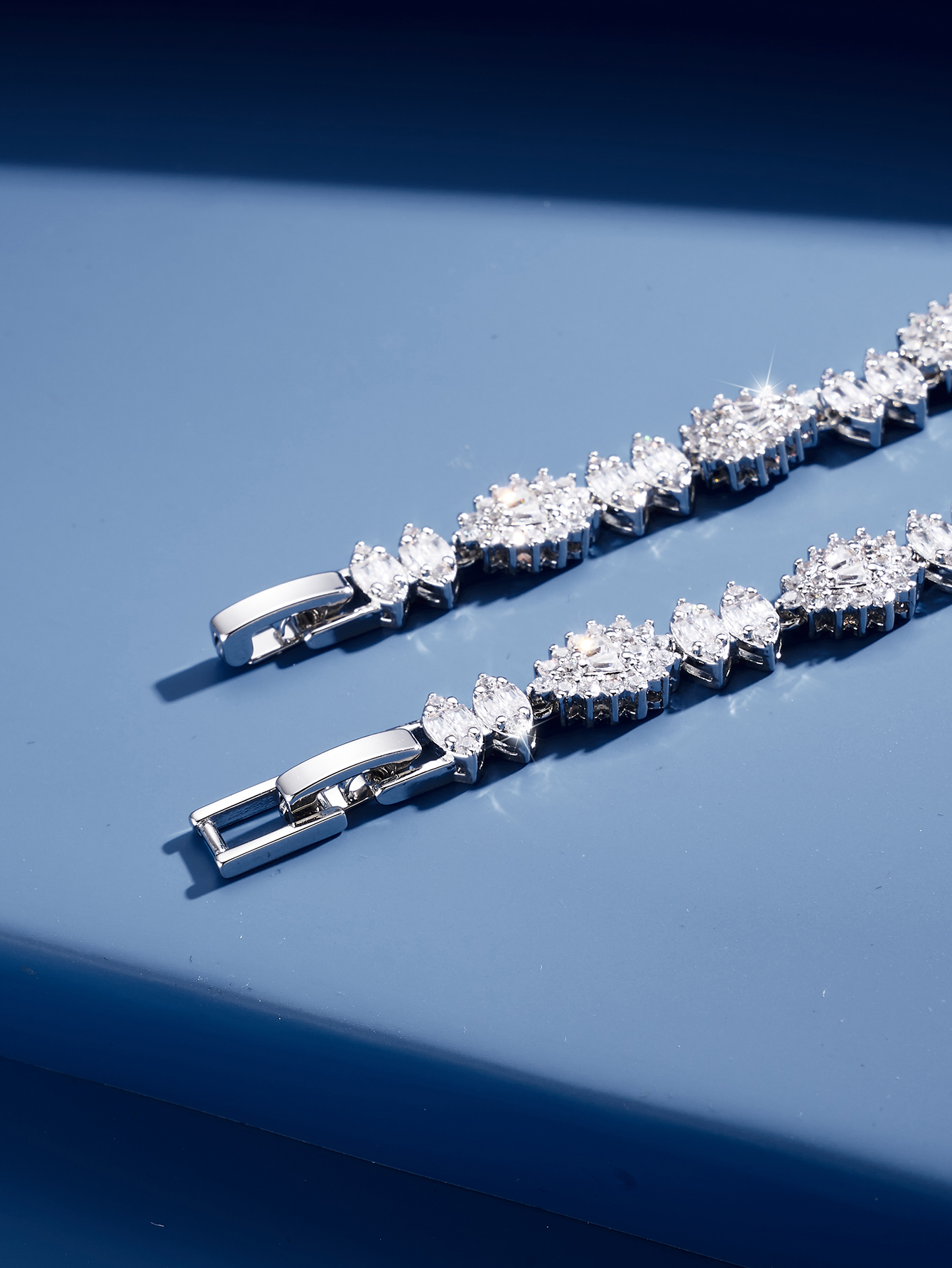 Elegant Wedding Sweet Geometric Brass White Gold Plated Zircon Bracelets In Bulk display picture 4