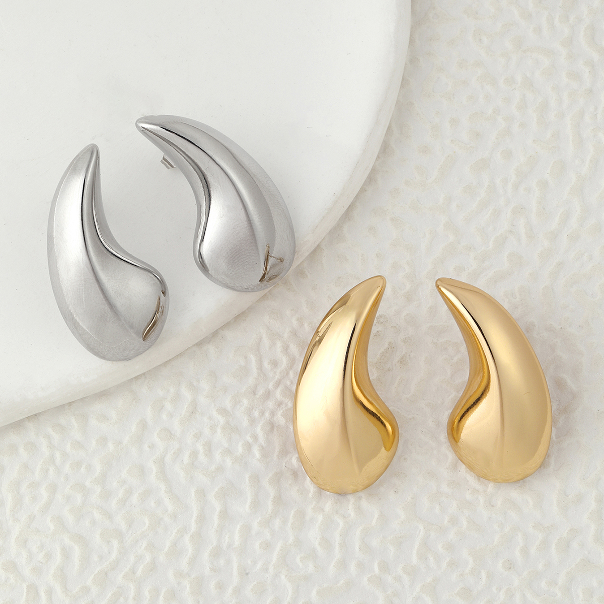 1 Pair Simple Style Streetwear Geometric Copper 18K Gold Plated Ear Studs display picture 1