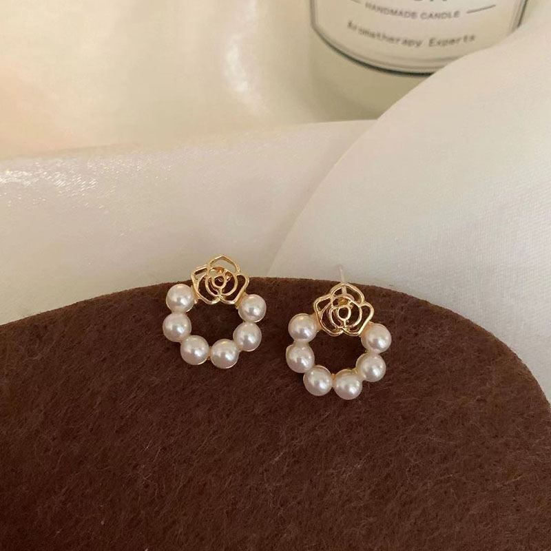 1 Pair Elegant Sweet Flower Plating Inlay Alloy Artificial Pearls Gold Plated Ear Studs display picture 4
