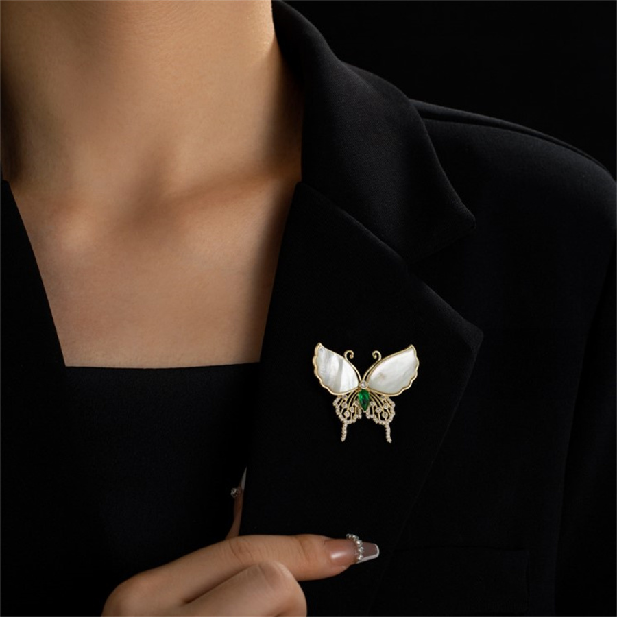 Vintage Style Butterfly Arylic Alloy Plating Women's Brooches display picture 2