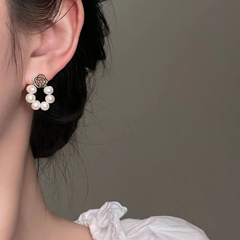 1 Paire Élégant Sucré Fleur Placage Incruster Alliage Perles Artificielles Plaqué Or Boucles D'oreilles display picture 7