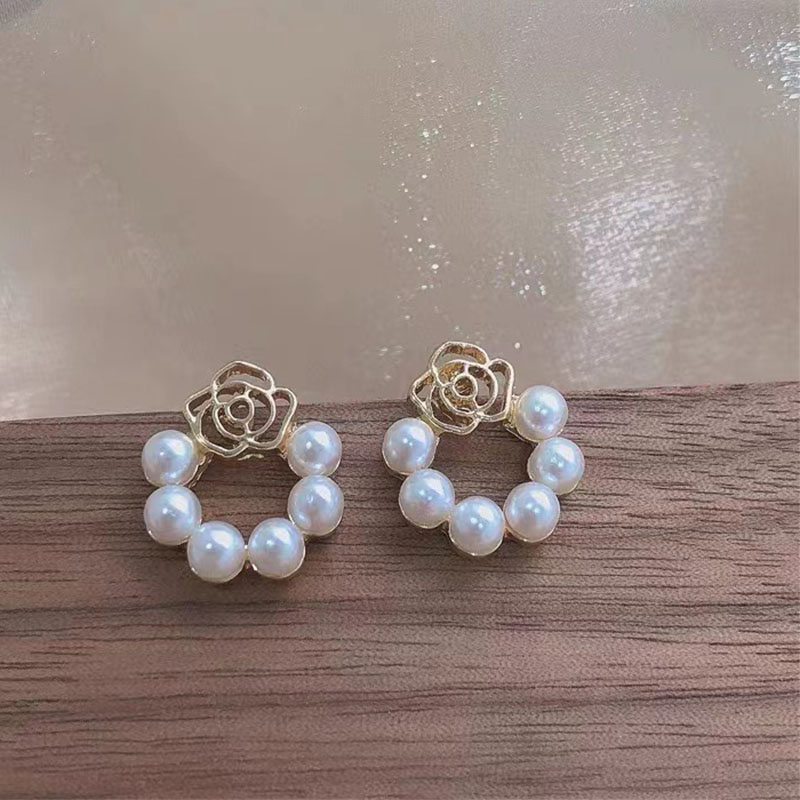 1 Pair Elegant Sweet Flower Plating Inlay Alloy Artificial Pearls Gold Plated Ear Studs display picture 8