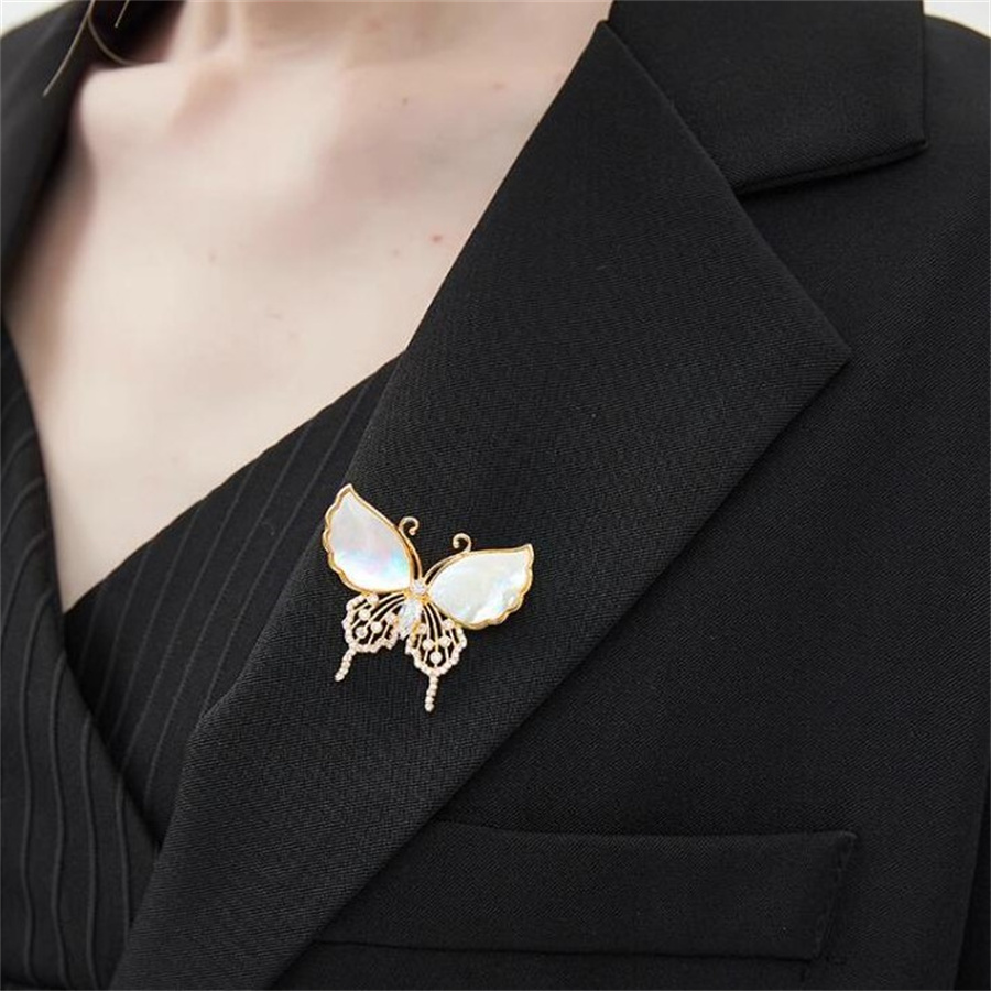 Vintage Style Butterfly Arylic Alloy Plating Women's Brooches display picture 12