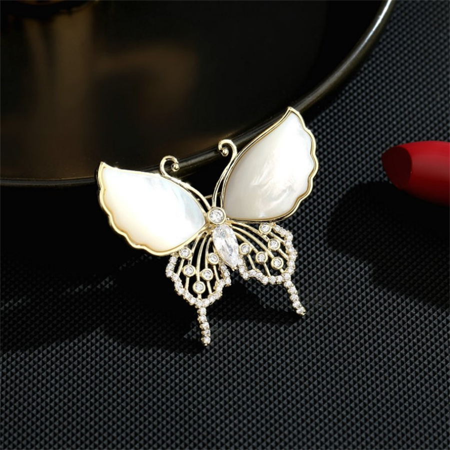 Vintage Style Butterfly Arylic Alloy Plating Women's Brooches display picture 10