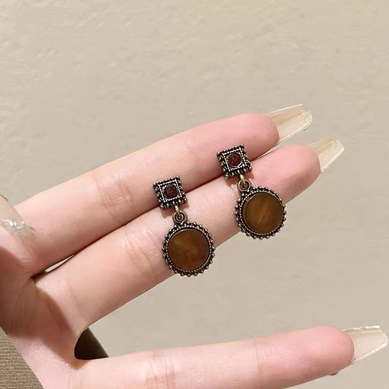 1 Pair Vintage Style Color Block Plating Inlay Alloy Resin Gold Plated Drop Earrings display picture 3