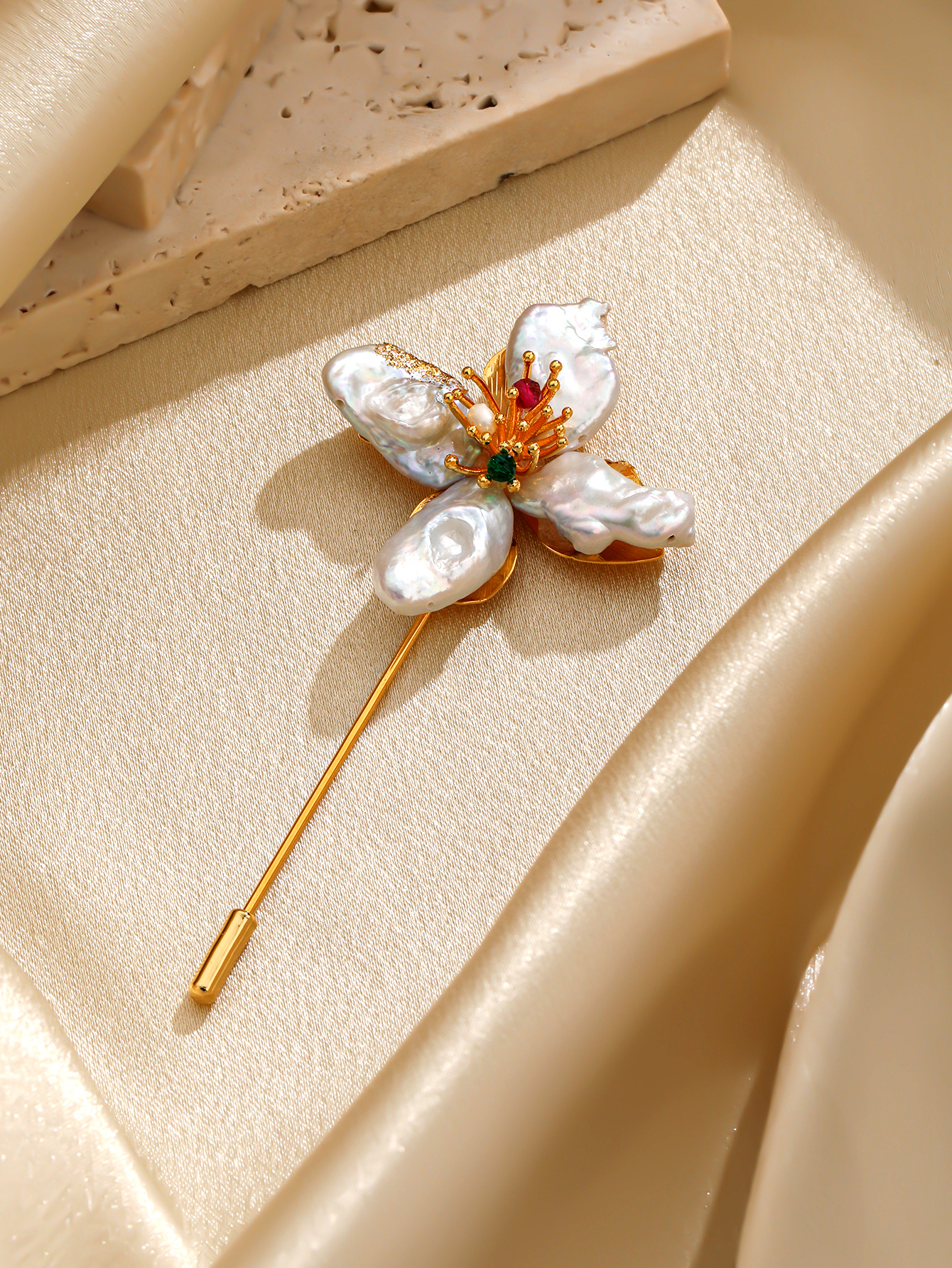 Elegant Original Design Lady Flower Copper Plating Inlay Artificial Crystal Freshwater Pearl Women's Brooches 1 Piece display picture 4