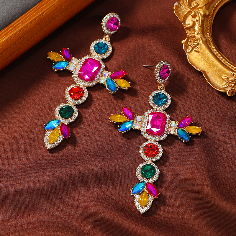 1 Pair Rock Ethnic Style Cross Plating Hollow Out Inlay Alloy Rhinestones Gold Plated Drop Earrings display picture 14