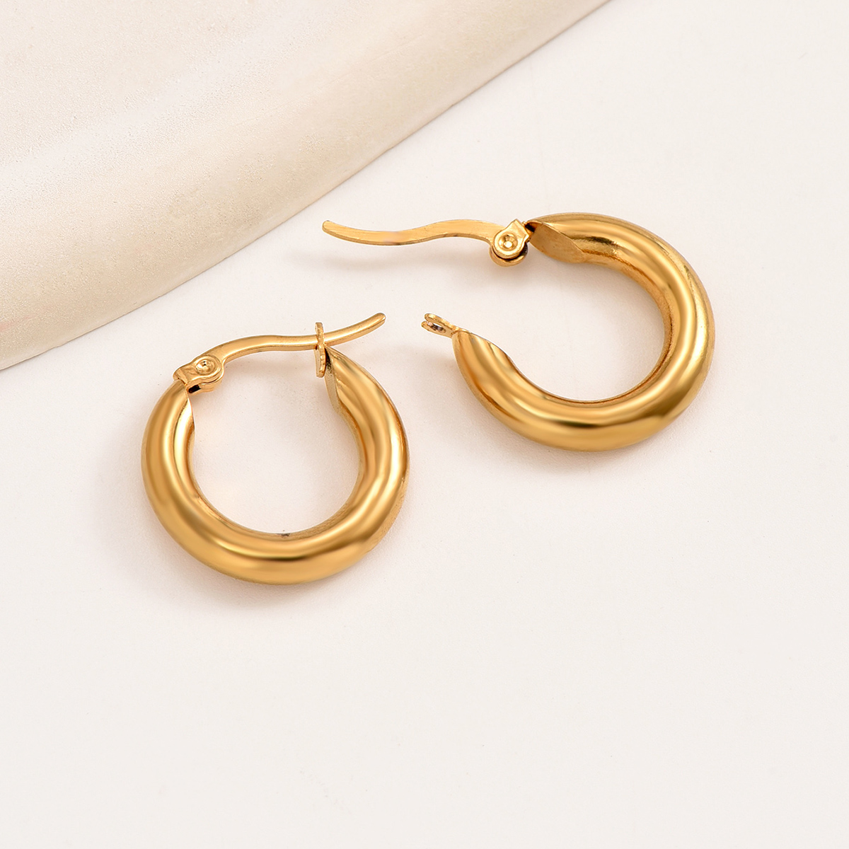 1 Pair Sweet Simple Style Solid Color Twist 201 Stainless Steel 18K Gold Plated Earrings display picture 12