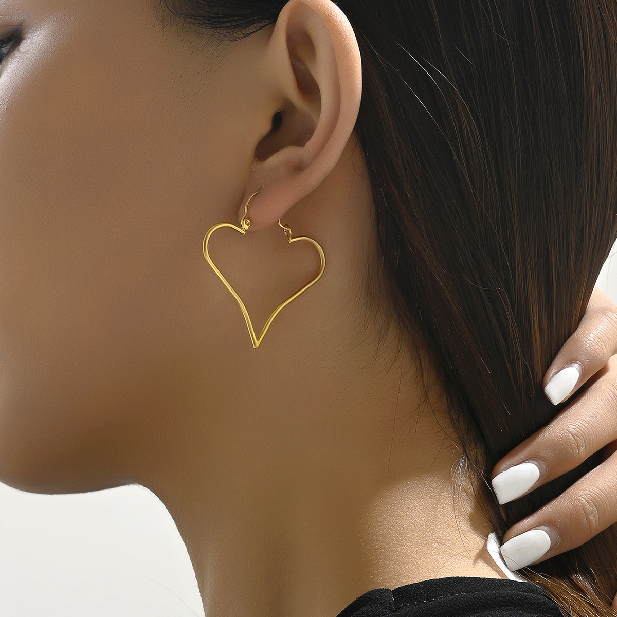 1 Pair Sweet Simple Style Solid Color Twist 201 Stainless Steel 18K Gold Plated Earrings display picture 3