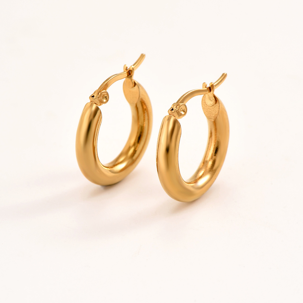 1 Pair Sweet Simple Style Solid Color Twist 201 Stainless Steel 18K Gold Plated Earrings display picture 14