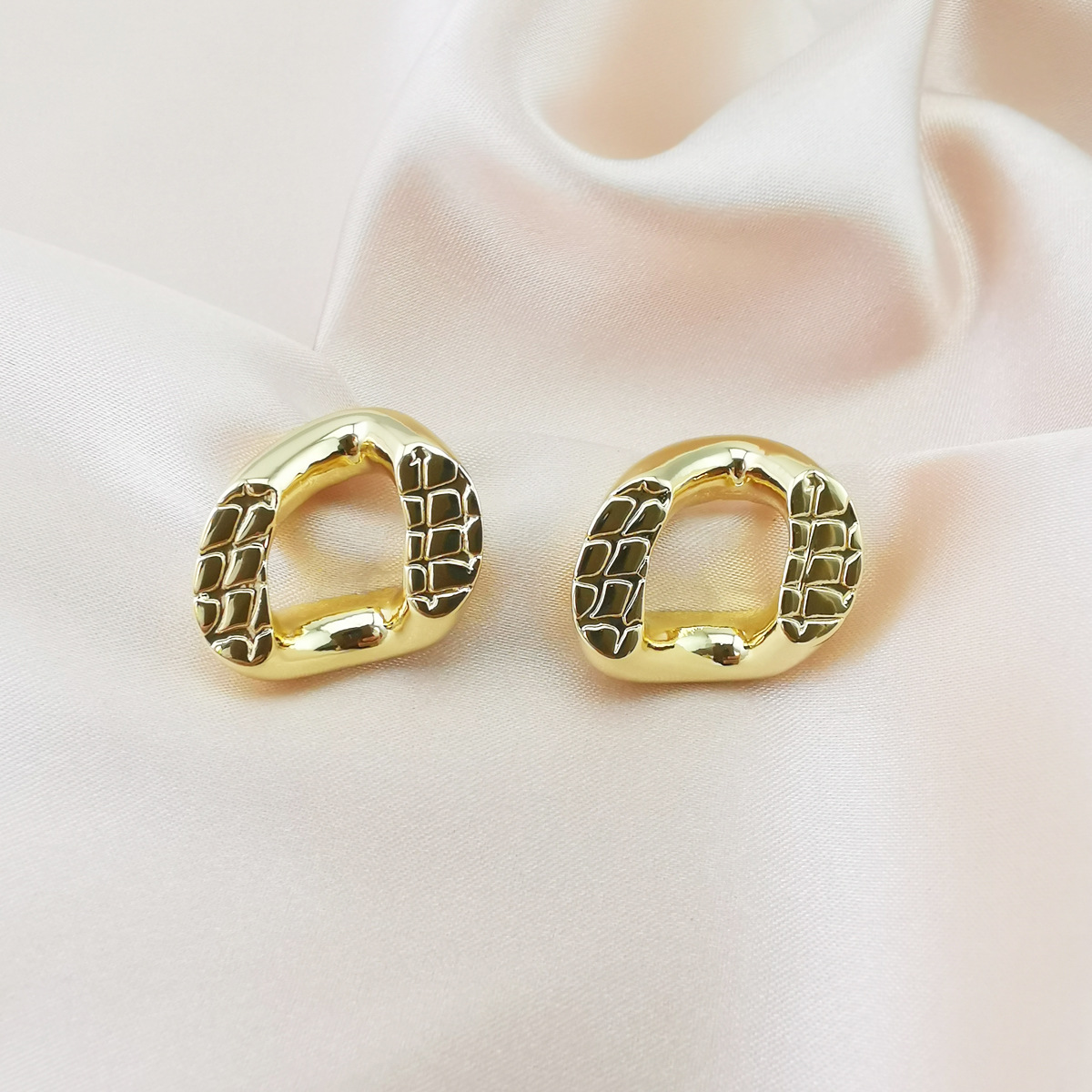 1 Pair Vintage Style Geometric Circle Polishing Plating Copper Gold Plated Ear Studs display picture 4