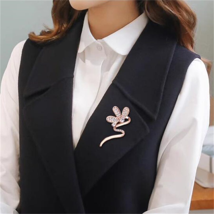 Simple Style Commute Flower Alloy Inlay Rhinestones Women's Brooches display picture 2
