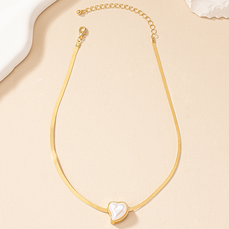 Elegant Commute Heart Shape Pearl Alloy Wholesale Pendant Necklace display picture 1