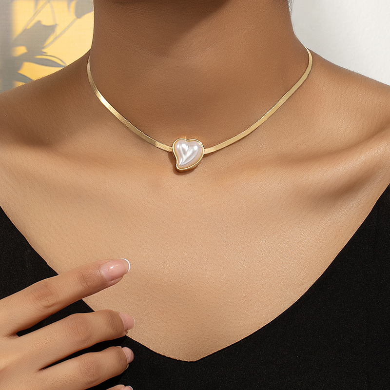 Elegant Commute Heart Shape Pearl Alloy Wholesale Pendant Necklace display picture 3