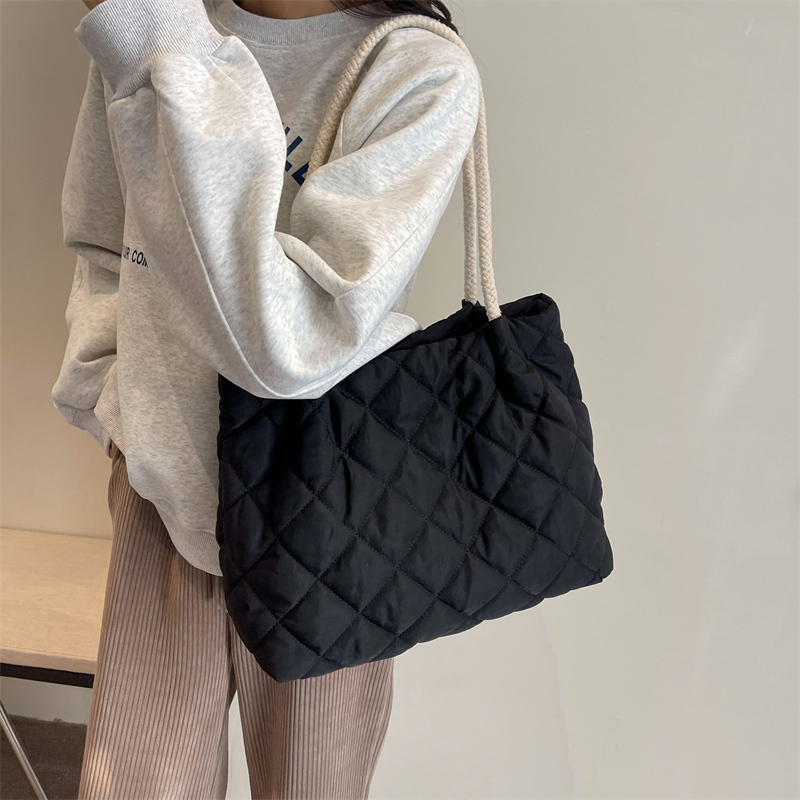 Women's Cloth Lattice Preppy Style Classic Style Streetwear Sewing Thread Square Zipper Shoulder Bag display picture 3