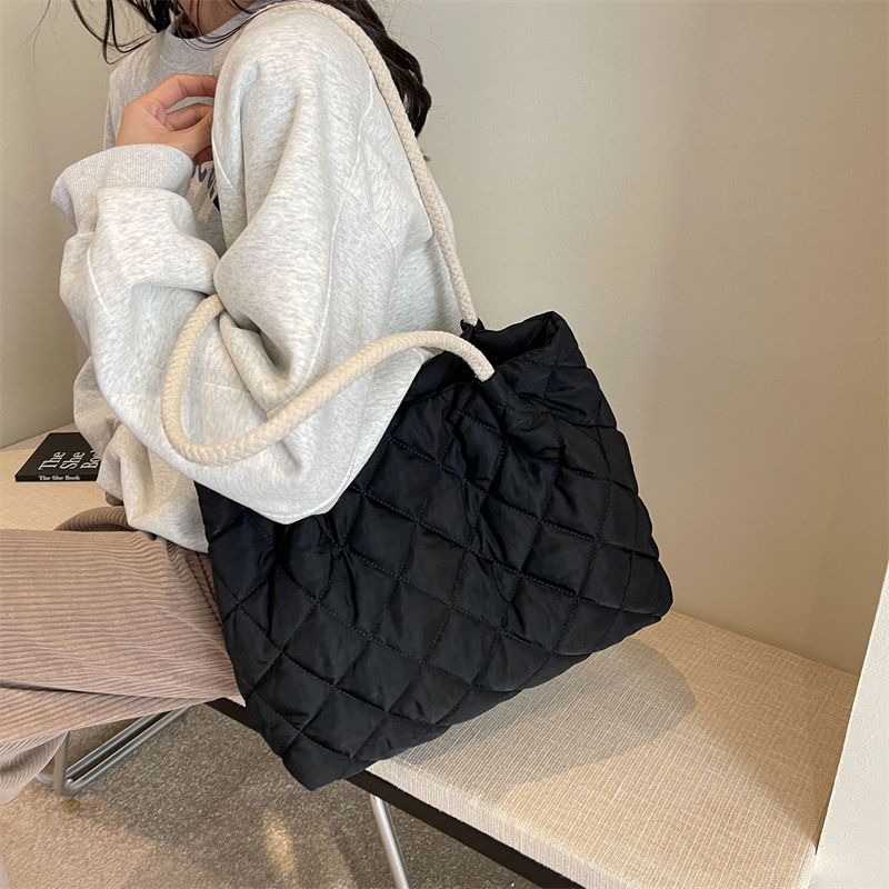 Women's Cloth Lattice Preppy Style Classic Style Streetwear Sewing Thread Square Zipper Shoulder Bag display picture 7