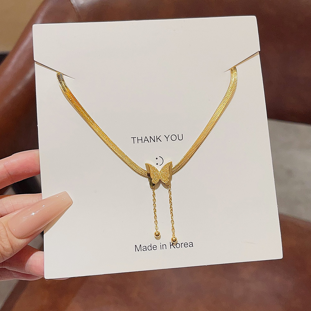 Großhandel Einfacher Stil Pendeln Schmetterling Titan Stahl Überzug Vergoldet Halskette display picture 3