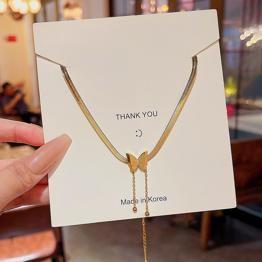 Großhandel Einfacher Stil Pendeln Schmetterling Titan Stahl Überzug Vergoldet Halskette display picture 1