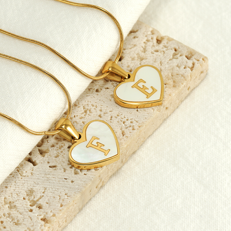 304 Stainless Steel 18K Gold Plated Cute Polishing Plating Inlay Heart Shape Shell Pendant Necklace display picture 4