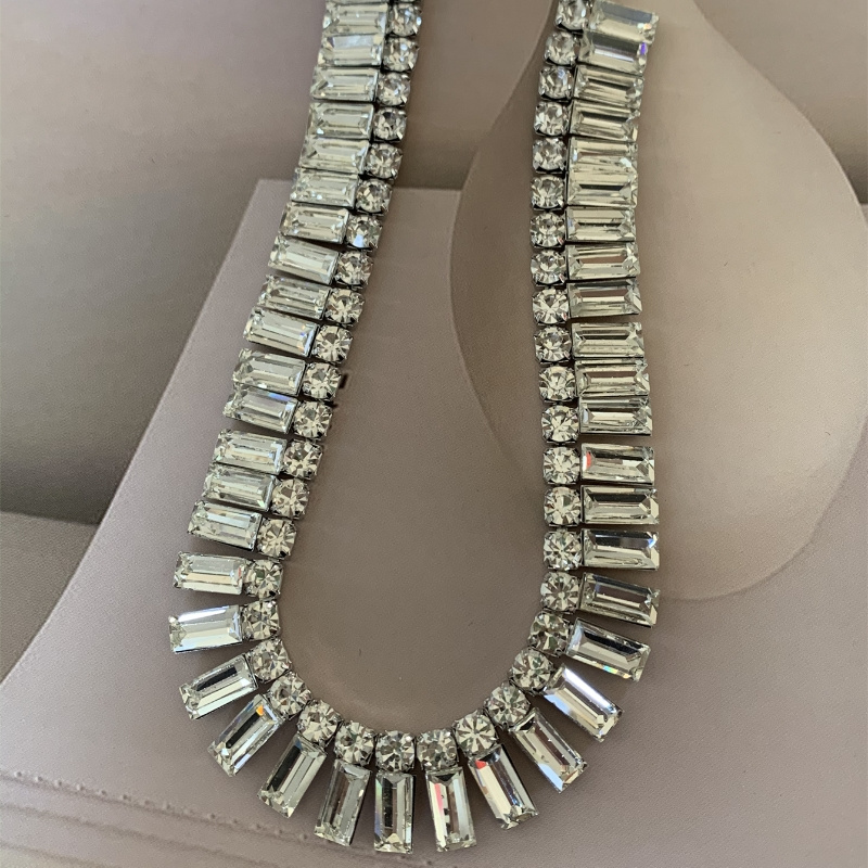 Elegante Estilo Vintage Geométrico Aleación Enchapado Embutido Diamantes De Imitación Plateado Mujeres Collar display picture 12