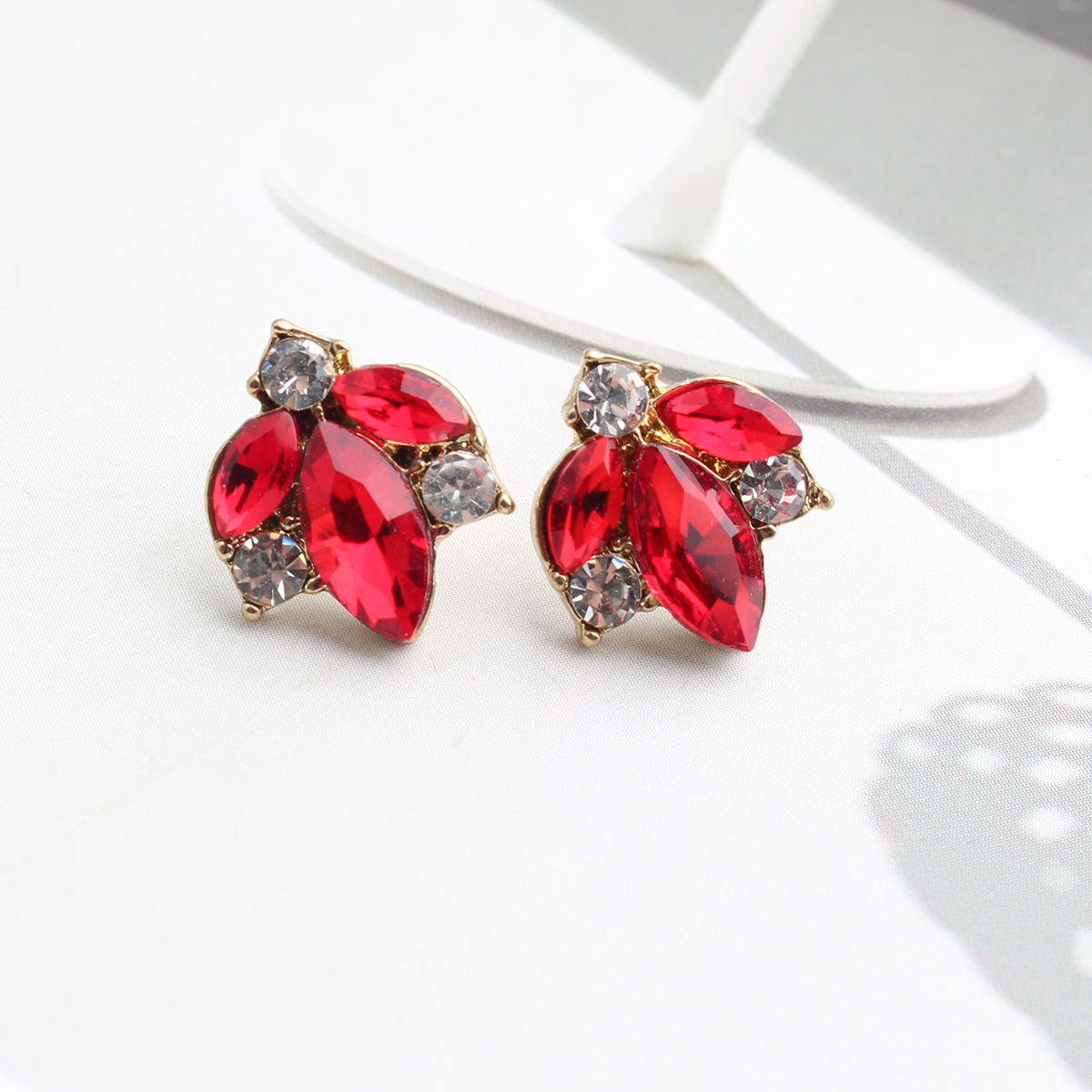 1 Pair Elegant Leaves Plating Inlay Alloy Crystal Rhinestones Gold Plated Ear Studs display picture 2