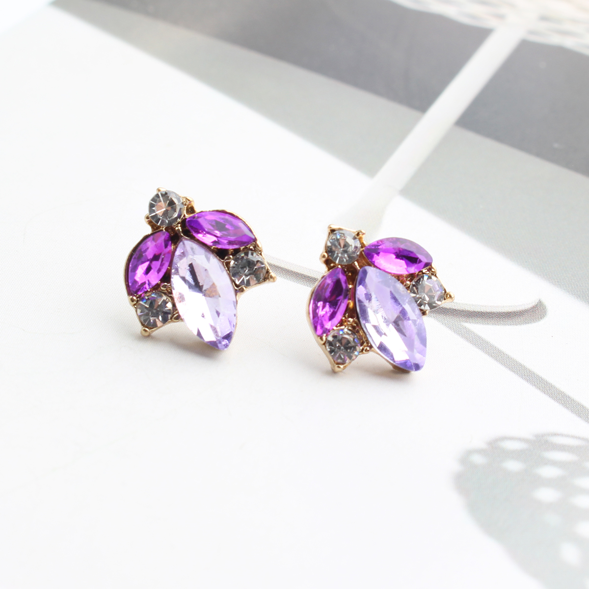 1 Pair Elegant Leaves Plating Inlay Alloy Crystal Rhinestones Gold Plated Ear Studs display picture 4