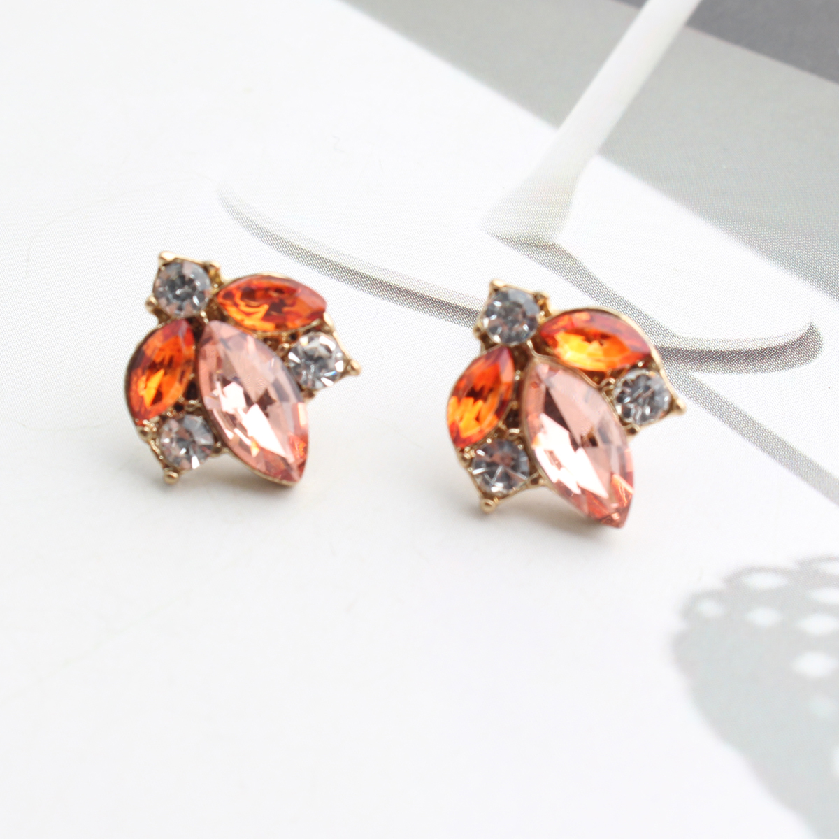 1 Pair Elegant Leaves Plating Inlay Alloy Crystal Rhinestones Gold Plated Ear Studs display picture 7